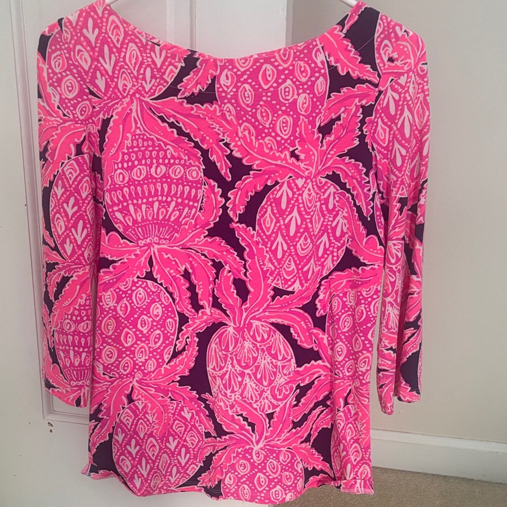 VGUC Lilly Pulitzer Top!
